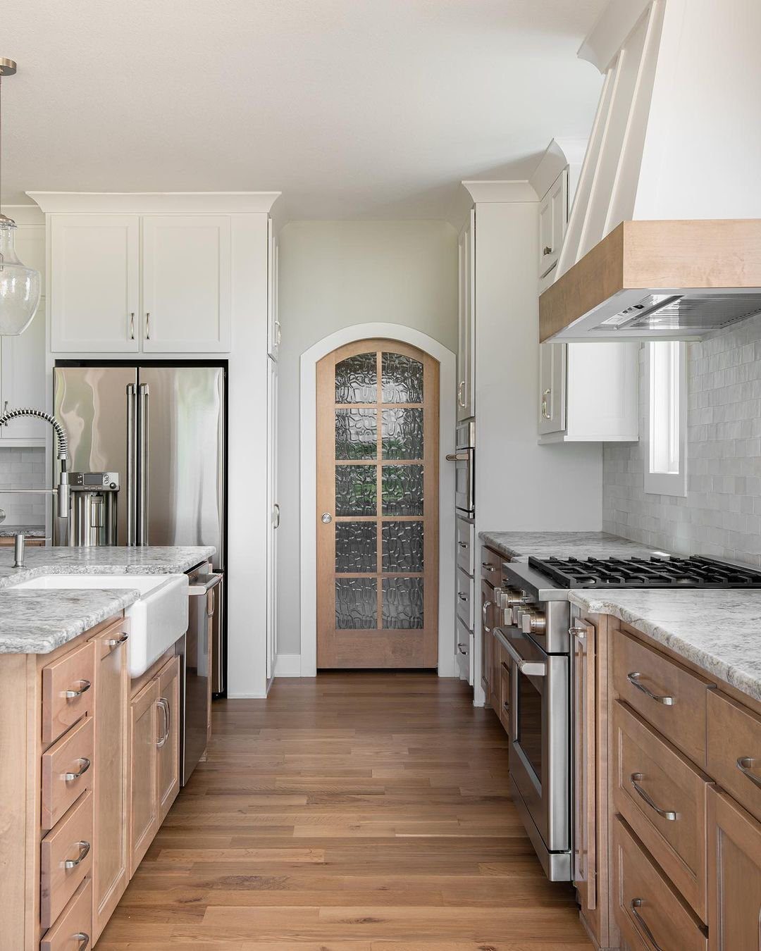 40 Mind-Blowing Door Trim Ideas for 2025 14 Arched Elegance in the Kitchen