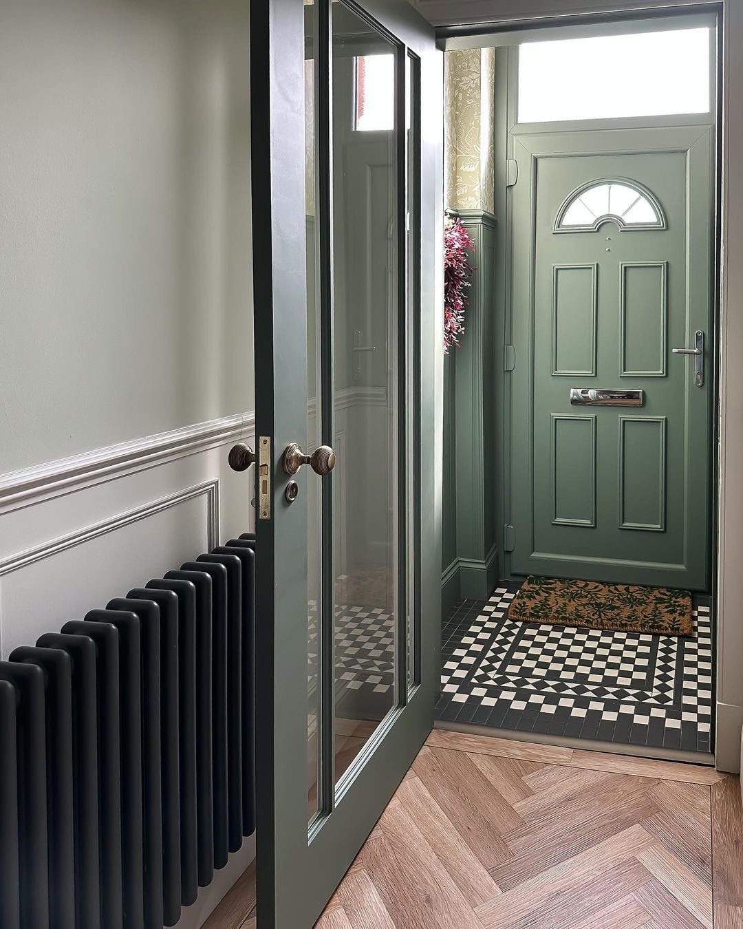 40 Mind-Blowing Door Trim Ideas for 2025 32 Traditional Elegance with a Modern Edge