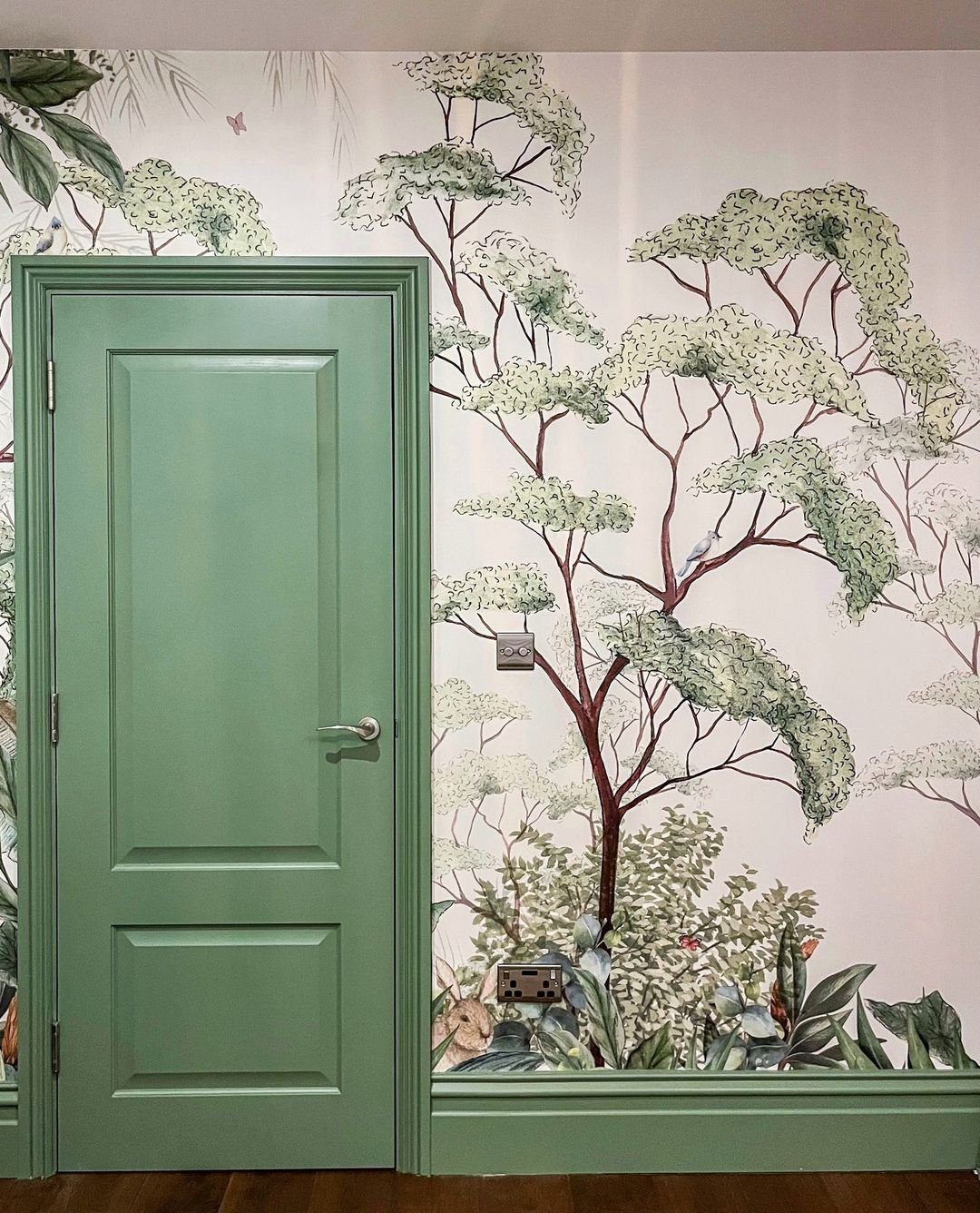 40 Mind-Blowing Door Trim Ideas for 2025 3  Harmonious Nature-Inspired Blend With Baseboard Trim