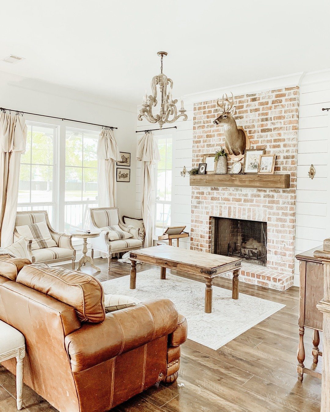 Dreamy Cottagecore Living Rooms That Stun in 2025 11 Classic Elegance in Cottagecore Design
