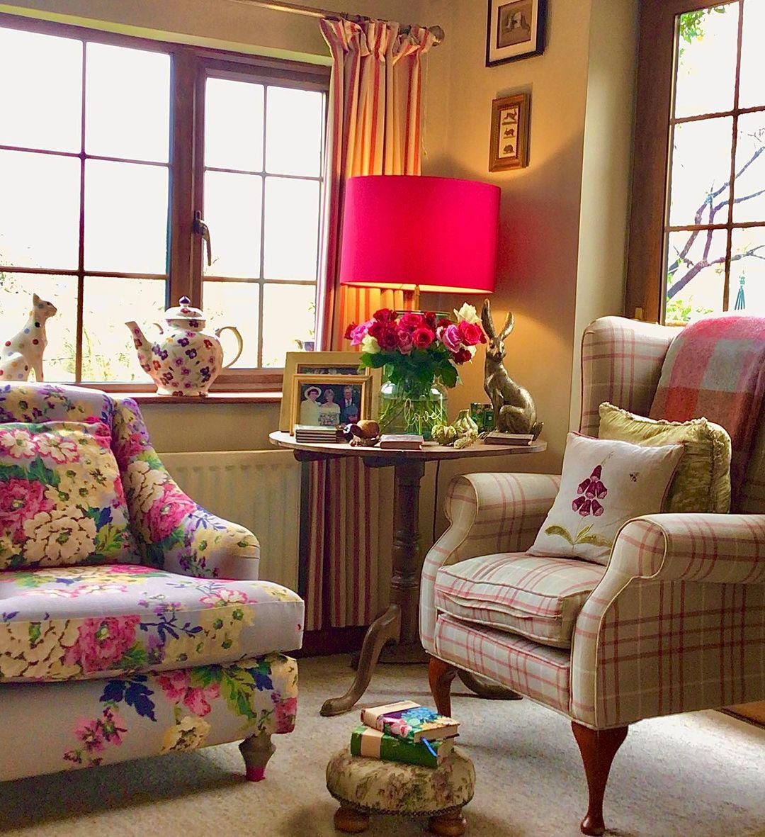 Dreamy Cottagecore Living Rooms That Stun in 2025 16 Vibrant Cottagecore Living with a Touch of Whimsy