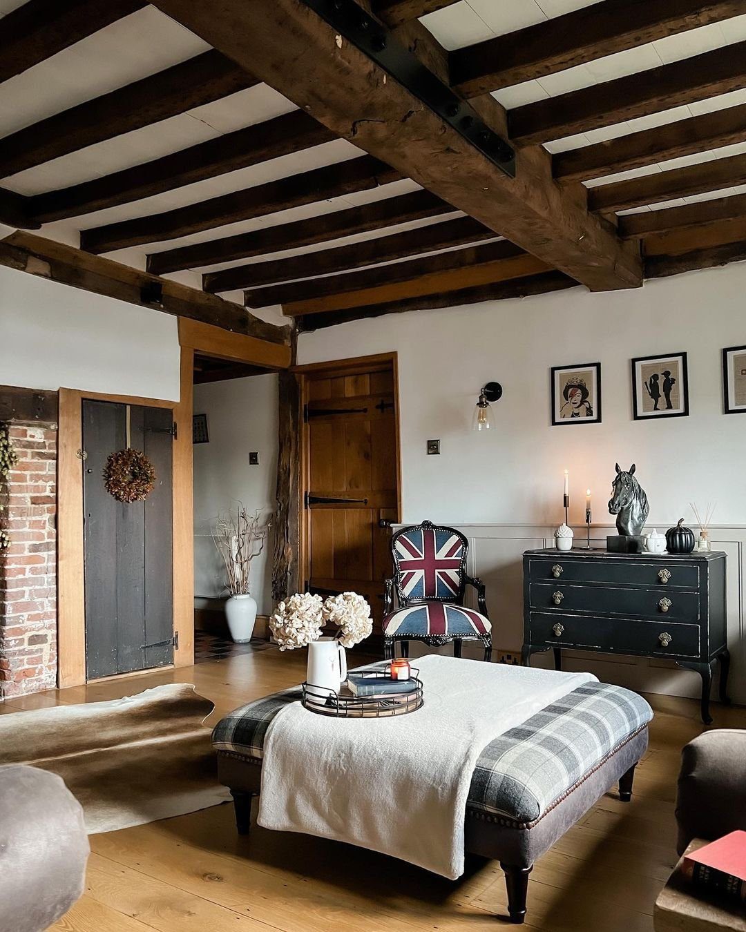 Dreamy Cottagecore Living Rooms That Stun in 2025 22 Refined Rustic Cottagecore Elegance
