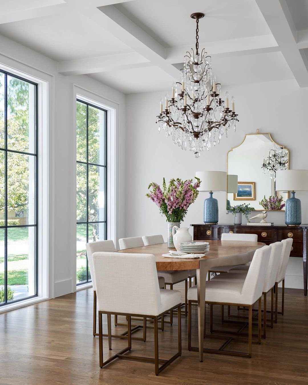 Stunning Mirrors That Transform Dining Rooms in 2025 15 Classic Dining Room with Gold-Framed Mirror