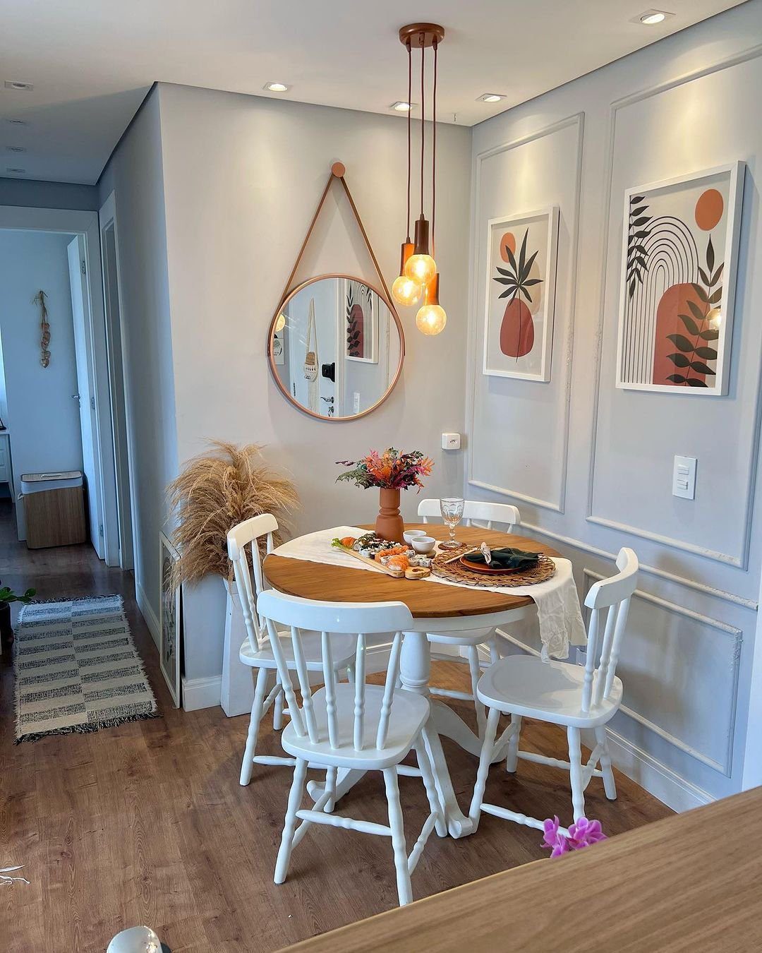 Stunning Mirrors That Transform Dining Rooms in 2025 1 Modern Elegance with a Round Mirror