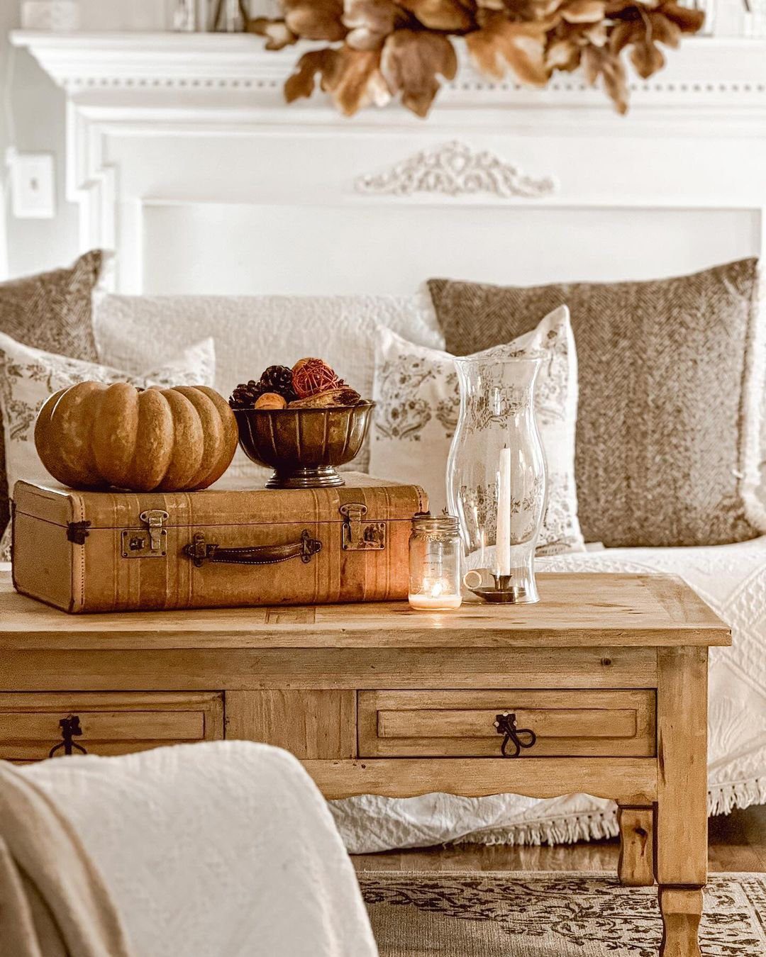 Jaw-Dropping Fall Coffee Table Decor for 2025! 14 Vintage Elegance with Autumn Accents