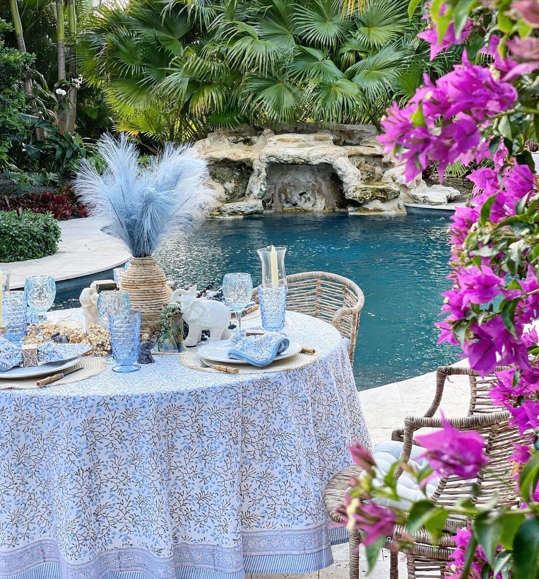 Stunning Blue Centerpieces That Will Blow Your Mind 2025 4 Tropical Blue Feather Centerpiece