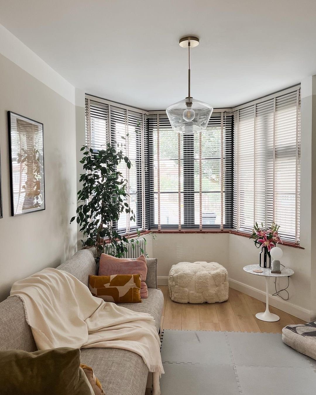 Blinds vs Curtains: Which Wins in 2025? 4 seating nook with bay windows