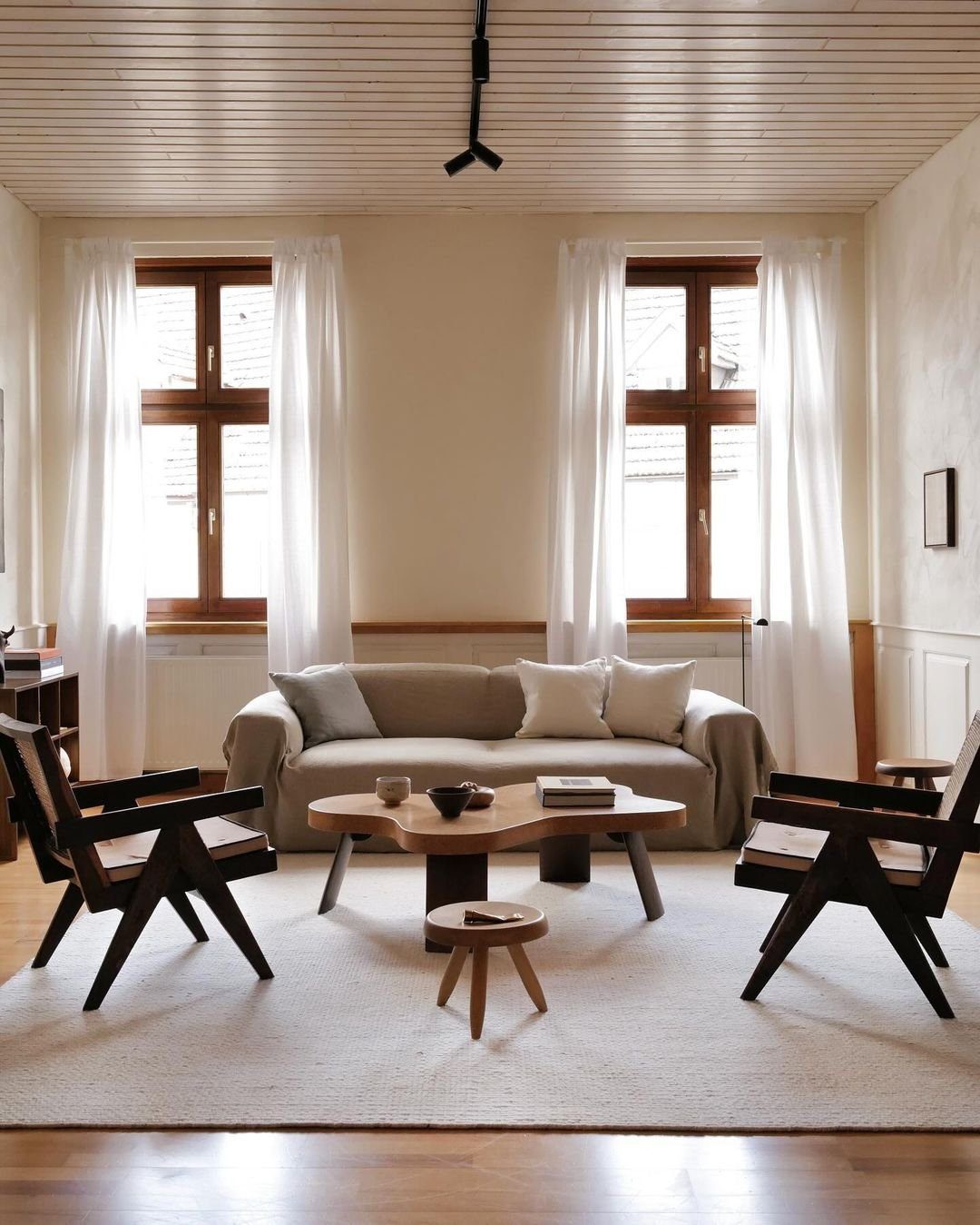 Blinds vs Curtains: Which Wins in 2025? 7 living room decor with windows