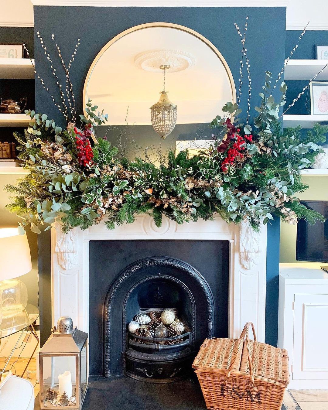 25 Jaw-Dropping Christmas Mantle Garlands for 2025 10 Bold Elegance and Festive Flair
