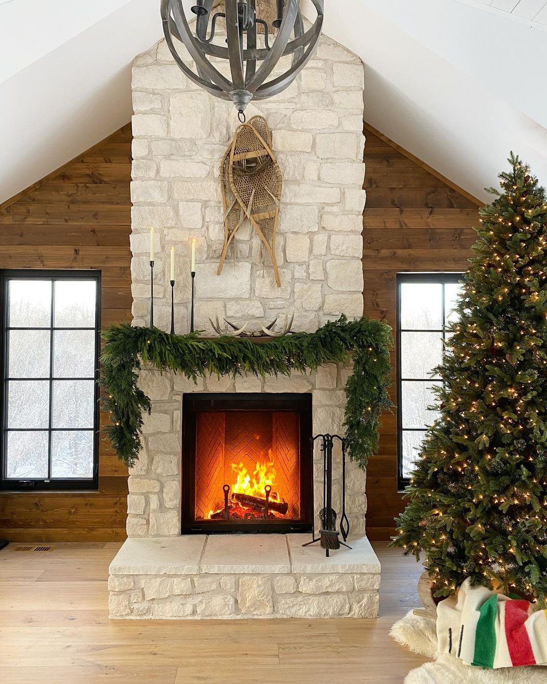 25 Jaw-Dropping Christmas Mantle Garlands for 2025 11 Rustic Warmth and Simplicity