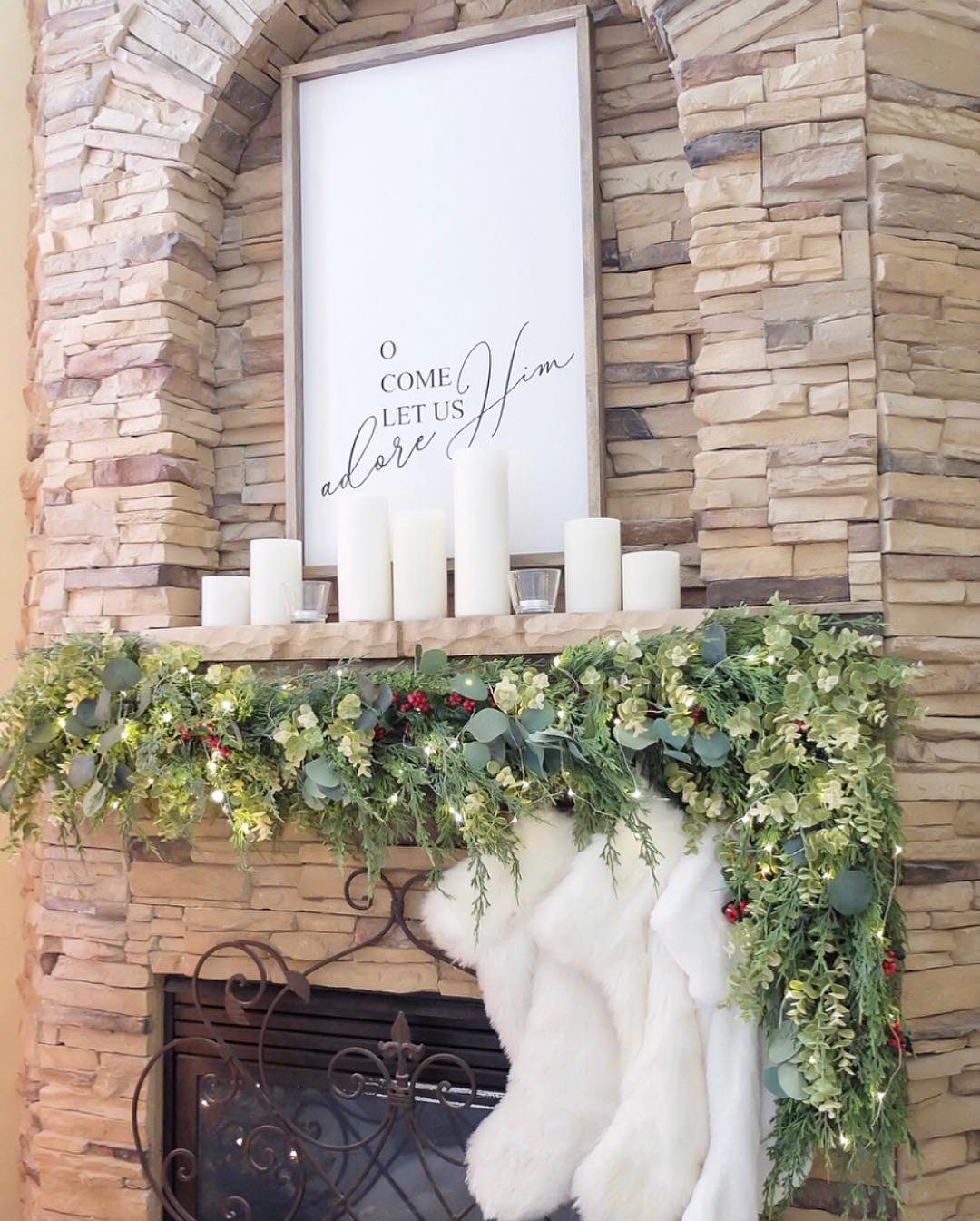 25 Jaw-Dropping Christmas Mantle Garlands for 2025 15 Natural Greenery and Cozy Whites