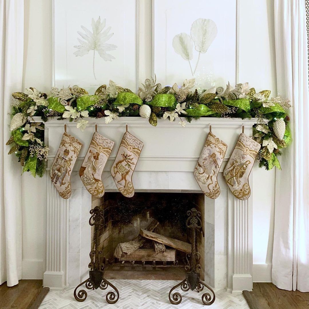 25 Jaw-Dropping Christmas Mantle Garlands for 2025 21 Elegant Gold and Green Glam