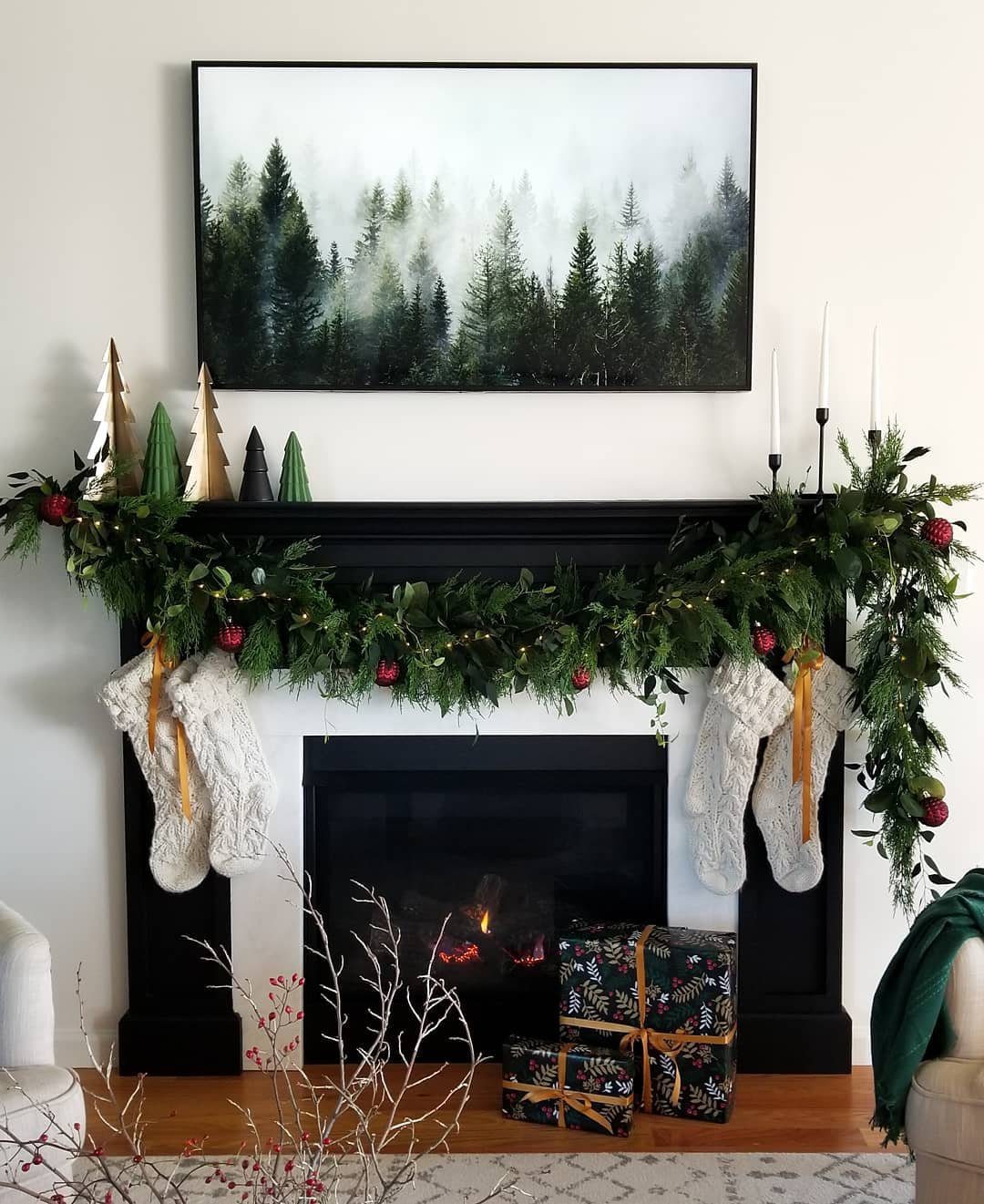 25 Jaw-Dropping Christmas Mantle Garlands for 2025 5 Modern Forest Elegance