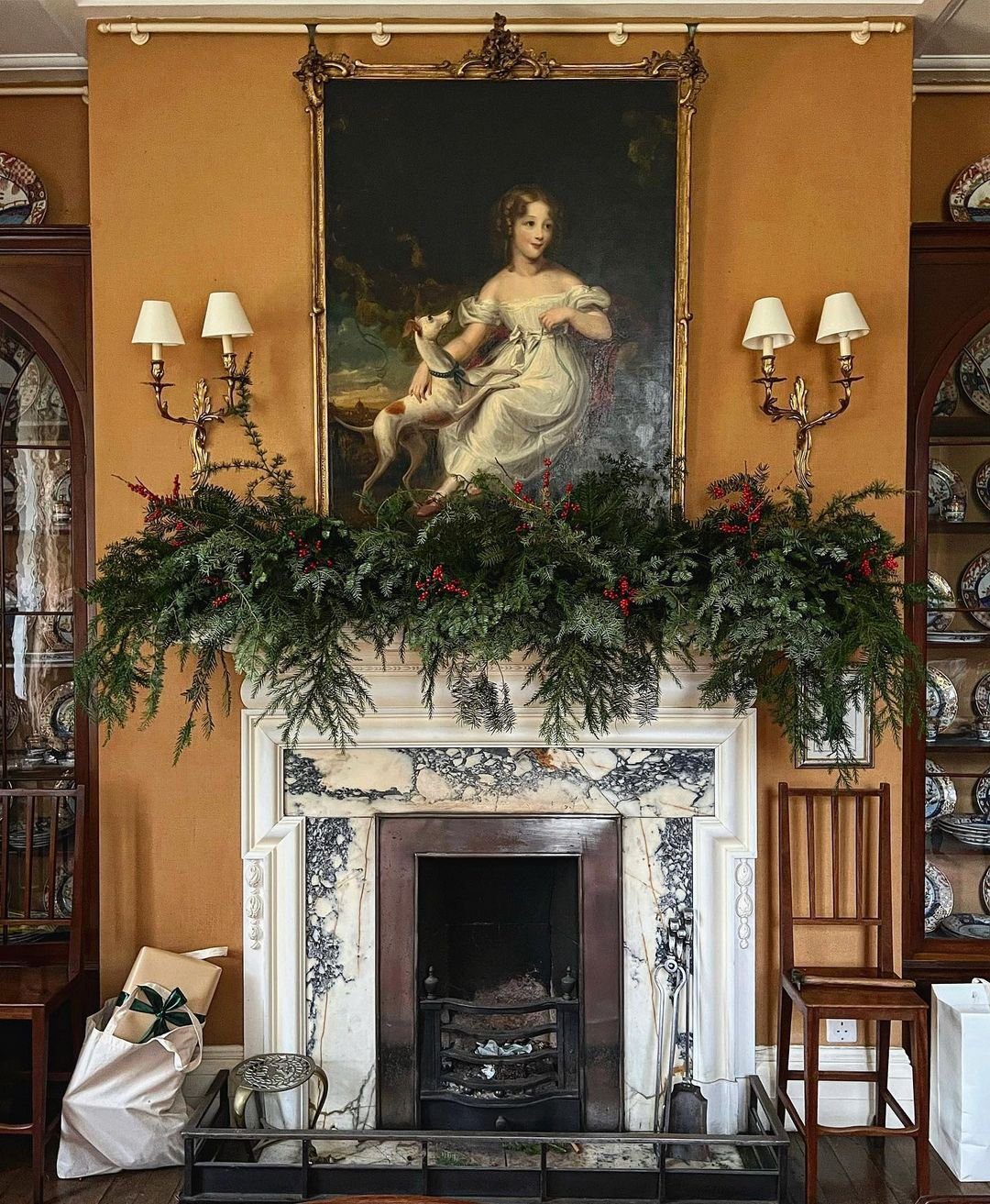 25 Jaw-Dropping Christmas Mantle Garlands for 2025 7 7. Classic Elegance in Green