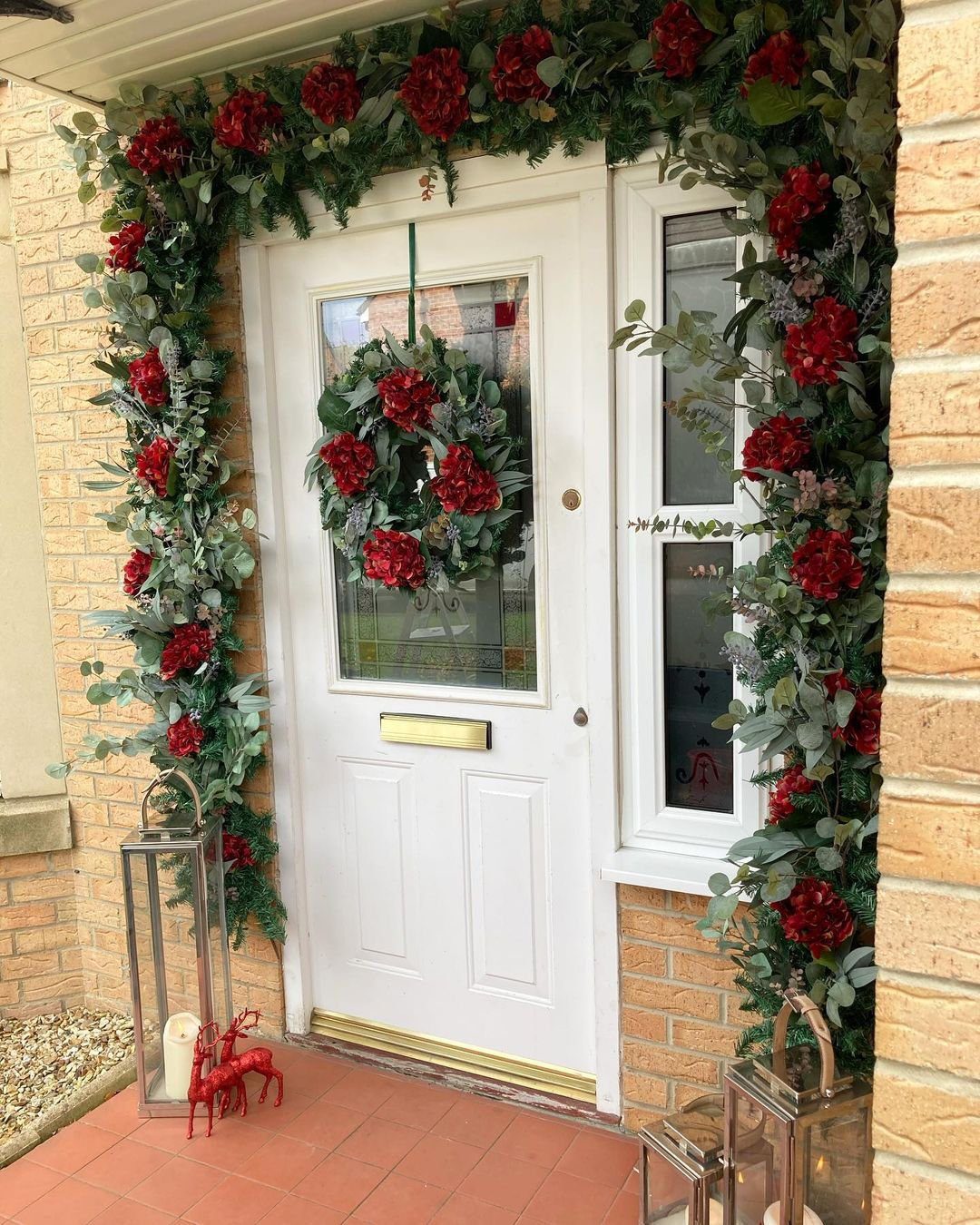 Stunning Christmas Door Garlands to Wow in 2025 22 Elegant Red Hydrangea Charm
