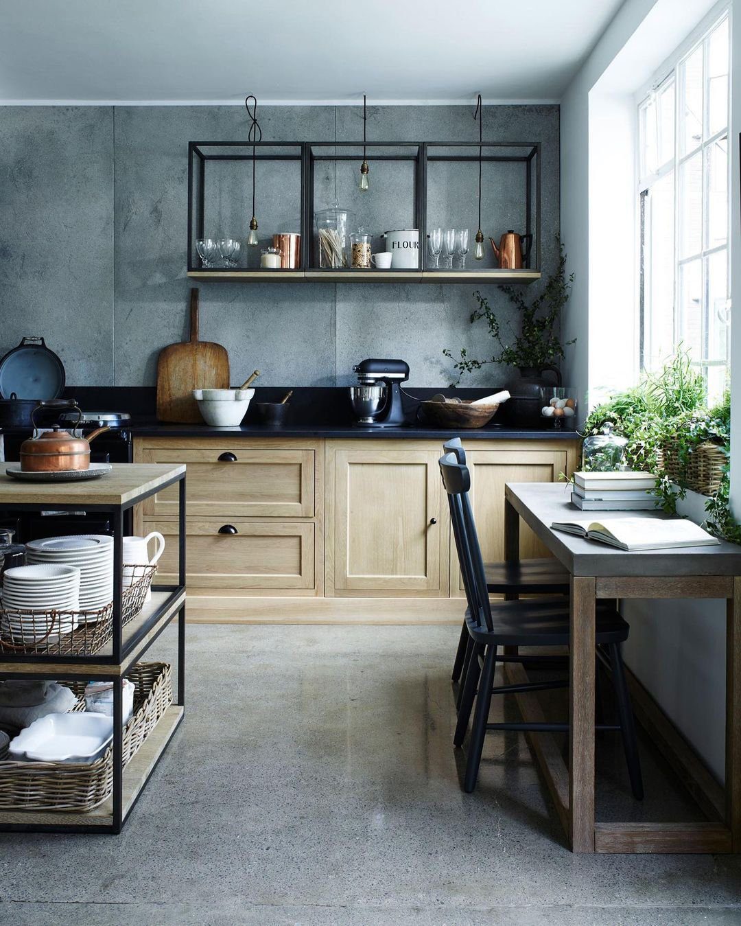 20 Jaw-Dropping Black & Oak Kitchens for 2025 11 Rustic Industrial: Cozy and Functional