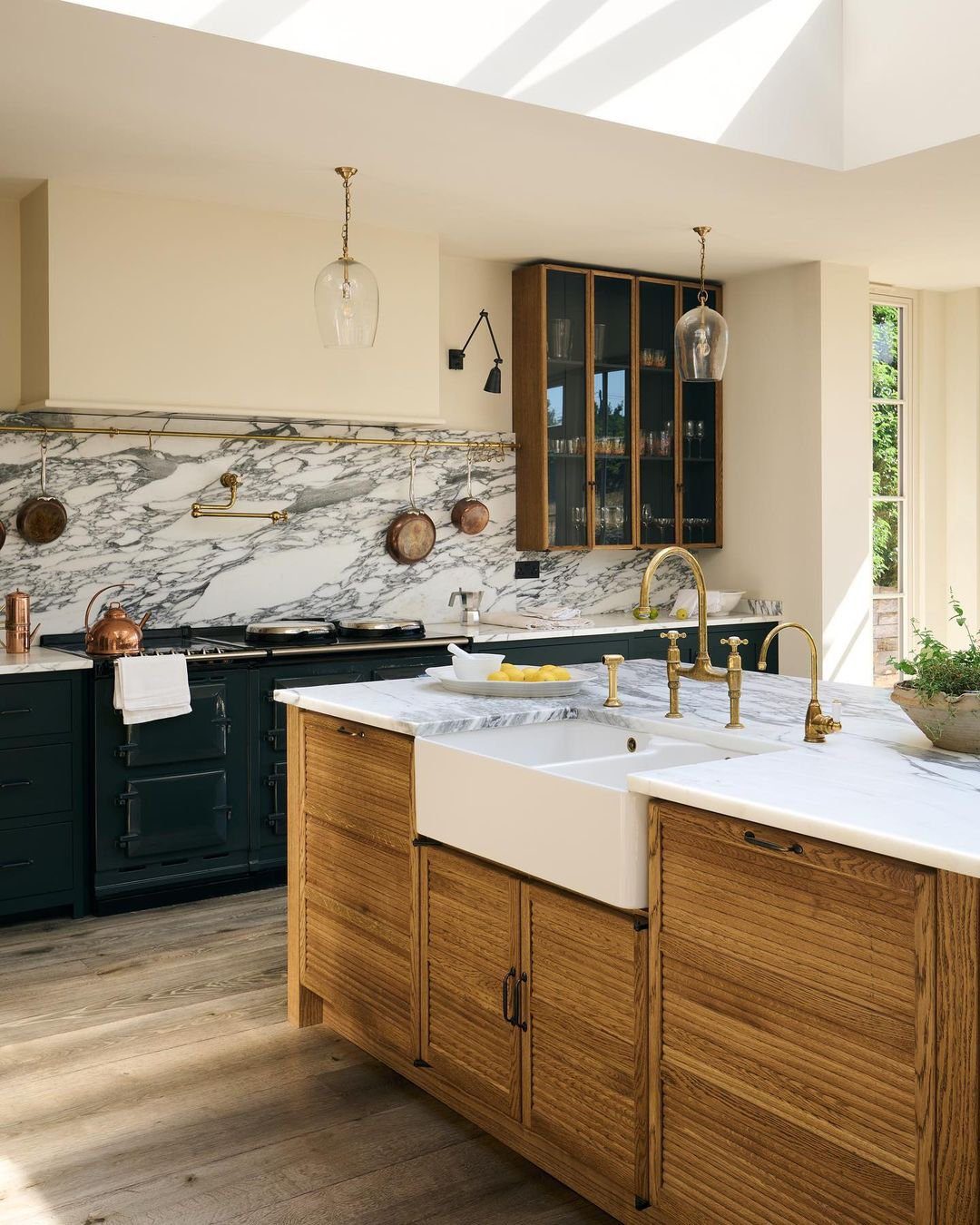20 Jaw-Dropping Black & Oak Kitchens for 2025 13 Classic Luxe: Marble and Brass Brilliance