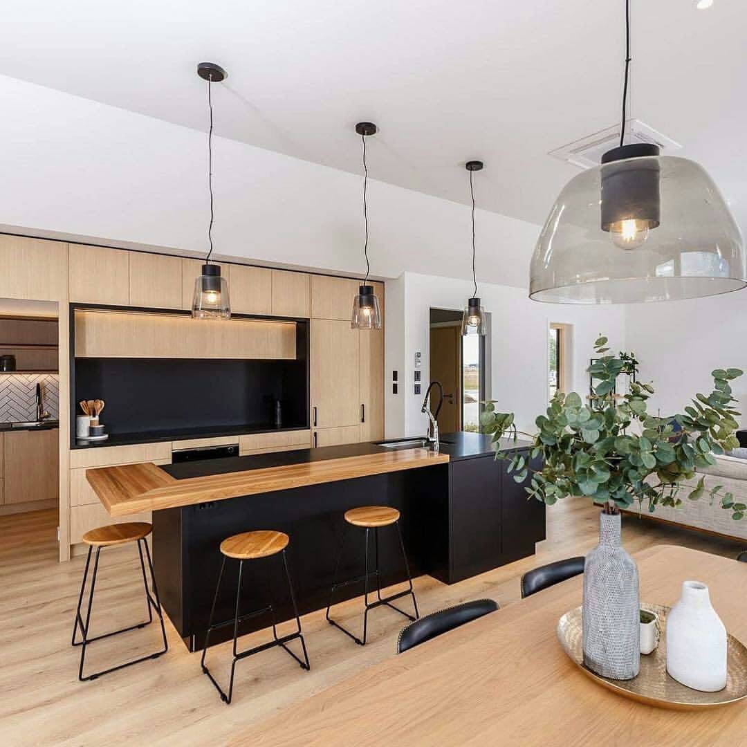 20 Jaw-Dropping Black & Oak Kitchens for 2025 17 17. Warm Minimalism: Black and Wood Harmony