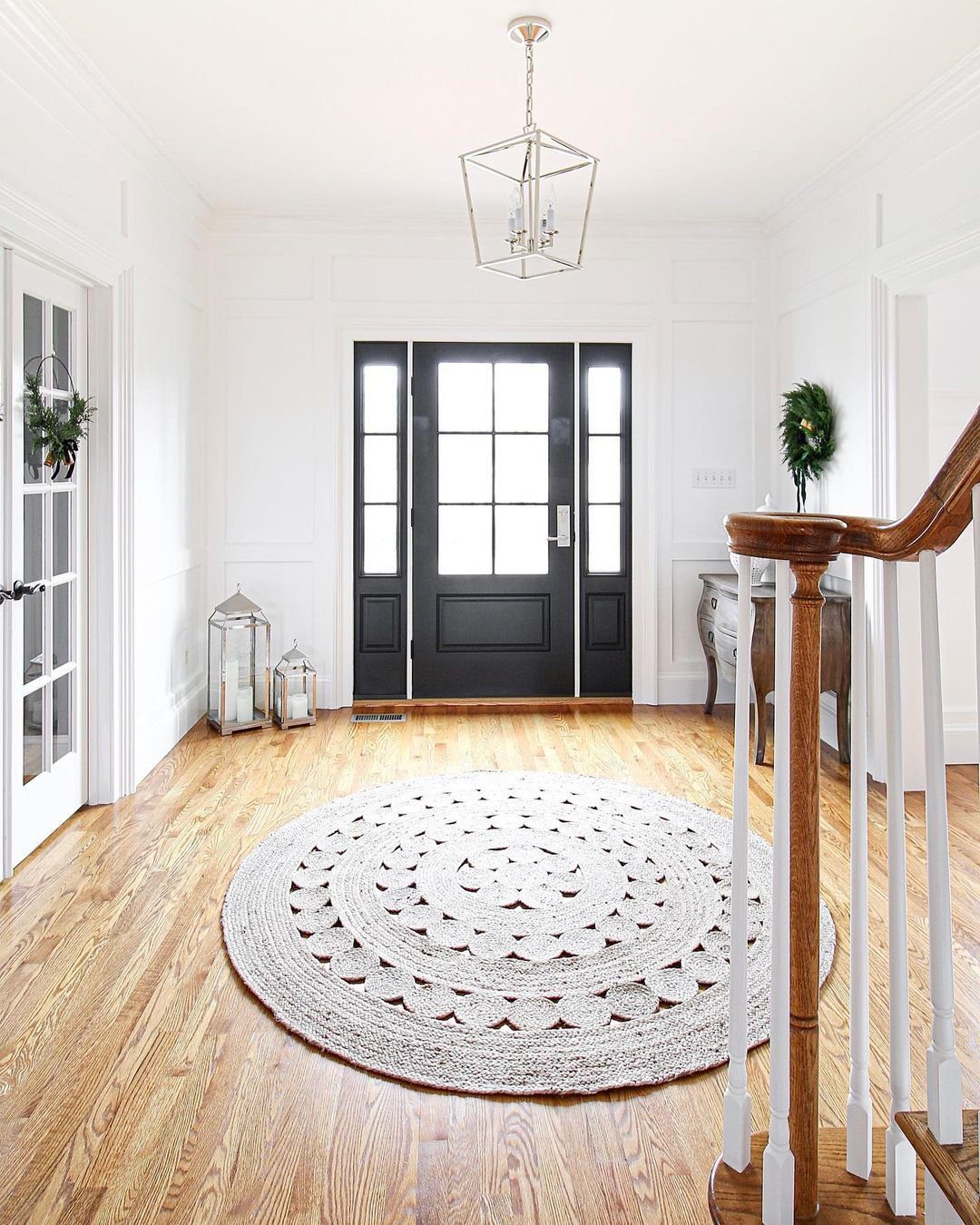 Stunning Entryway Rugs That Wow in 2025 22 ntricate Round Woven Carpet