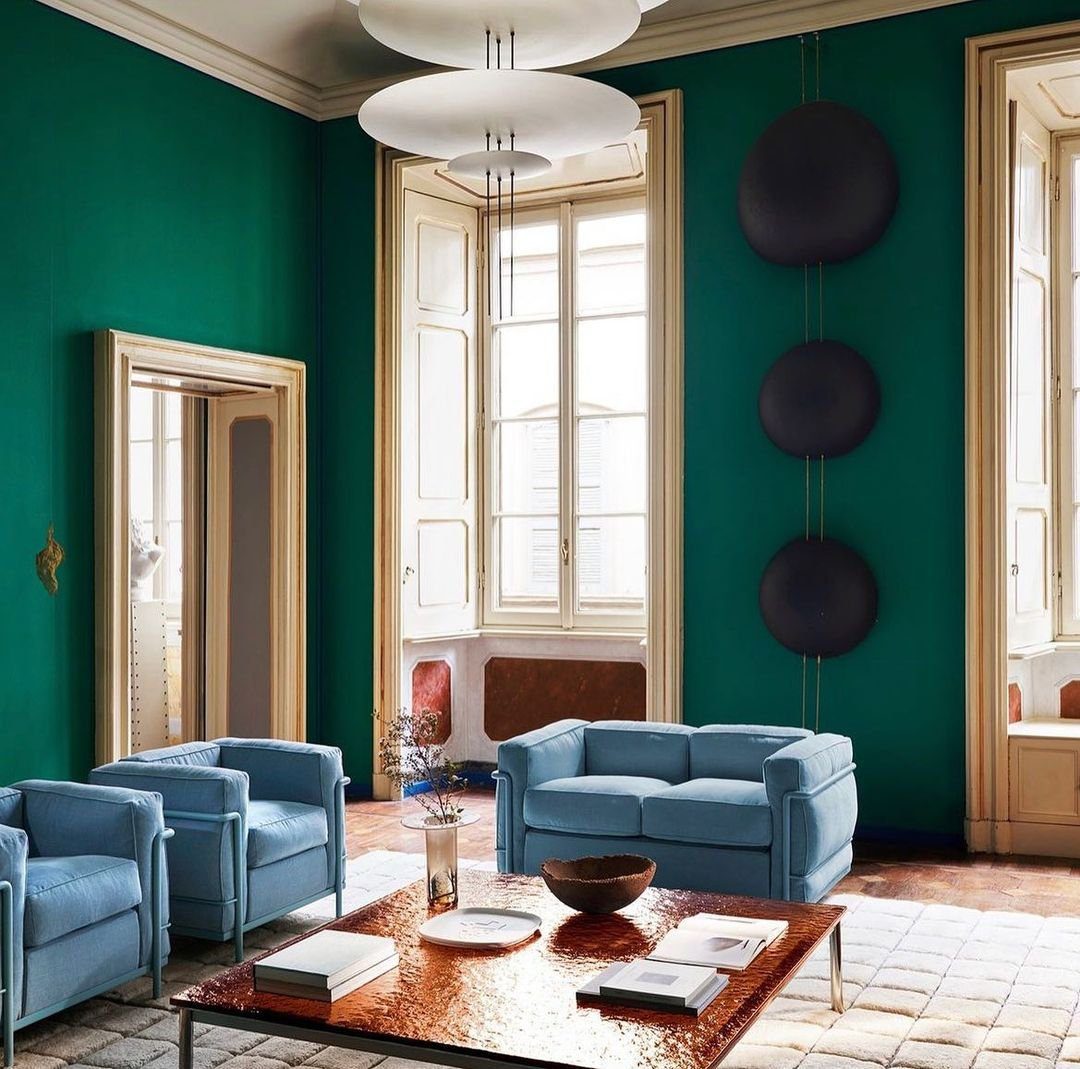 Jaw-Dropping Jewel Tone Living Rooms for 2025 10 Modern Luxe with Bold Hues