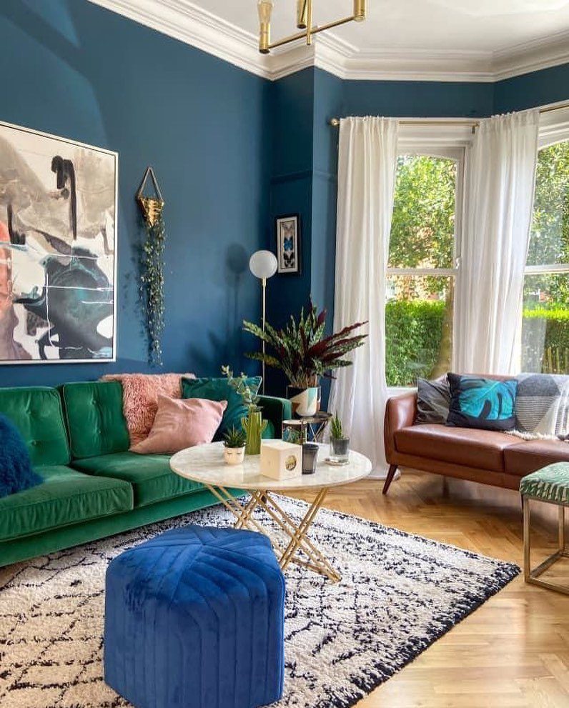 Jaw-Dropping Jewel Tone Living Rooms for 2025 17 Vibrant Jewel-Tone Harmony