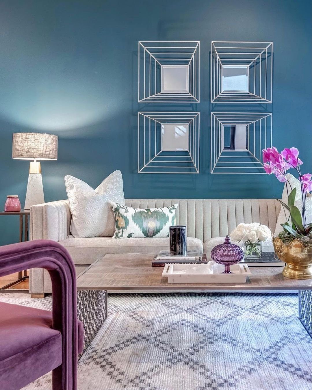 Jaw-Dropping Jewel Tone Living Rooms for 2025 20 Sophisticated Jewel-Tone Glam
