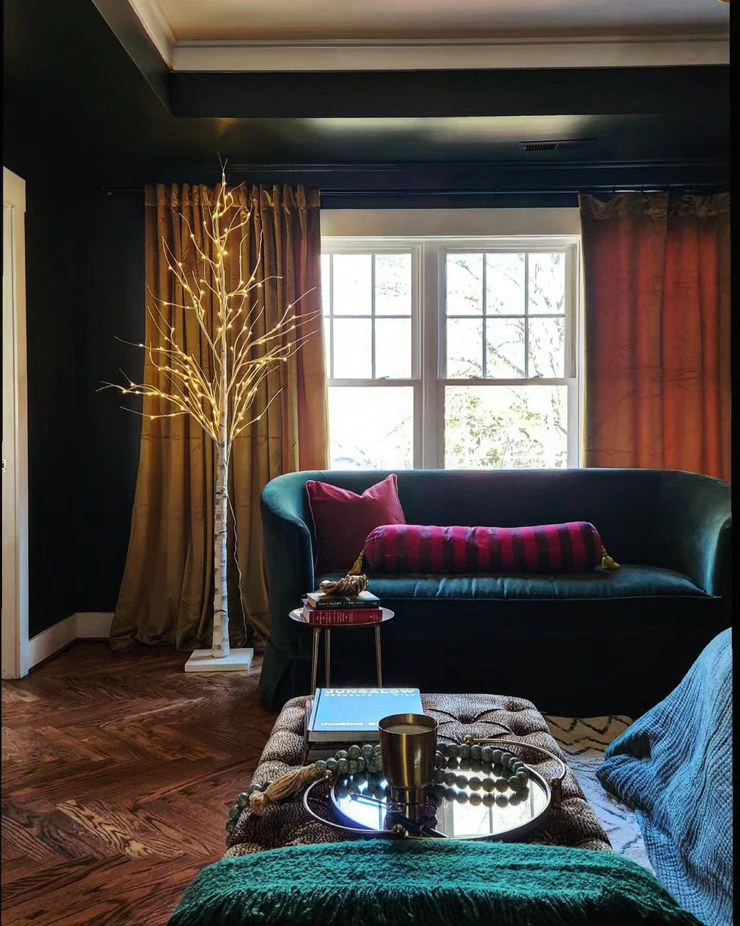 Jaw-Dropping Jewel Tone Living Rooms for 2025 23 Moody and Intimate Jewel-Tone Hav