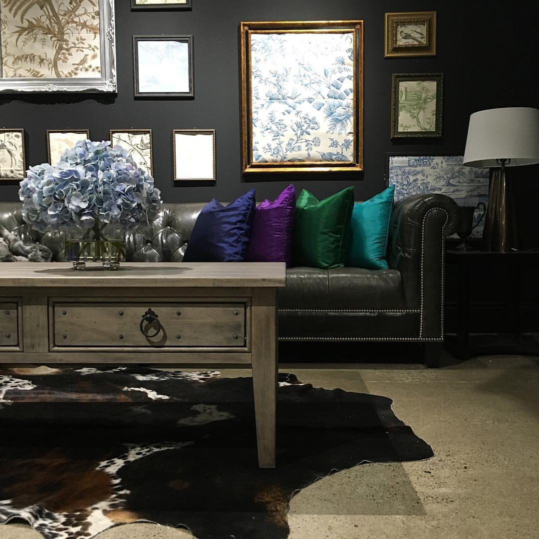 Jaw-Dropping Jewel Tone Living Rooms for 2025 25 Eclectic Elegance in Jewel Tones