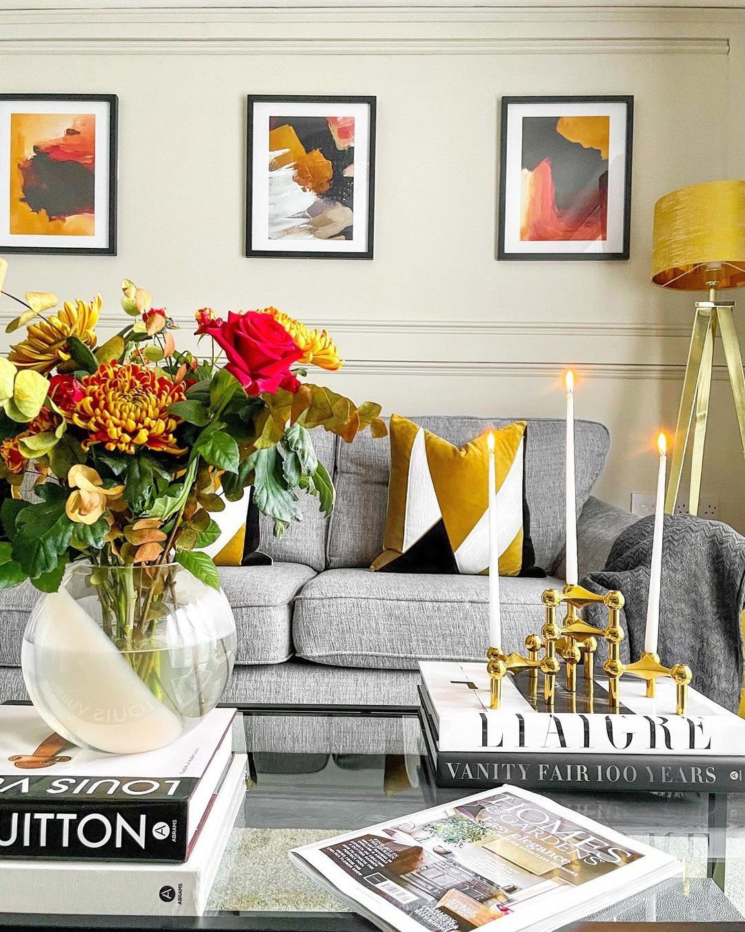Jaw-Dropping Jewel Tone Living Rooms for 2025 4 Modern Glam with Jewel Hues
