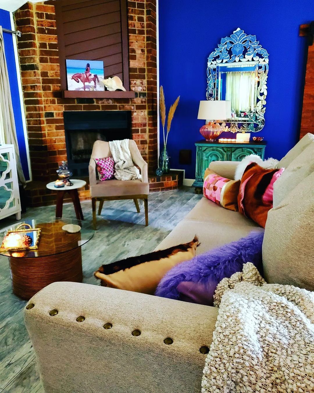 Jaw-Dropping Jewel Tone Living Rooms for 2025 6 Vibrant Eclectic Charm