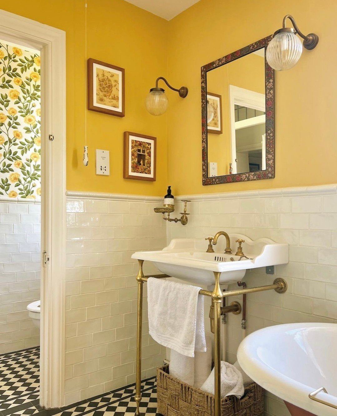 Jaw-Dropping Yellow Bathroom Designs for 2025 3 Timeless Mustard With Vintage Elegance Bathroom Design
