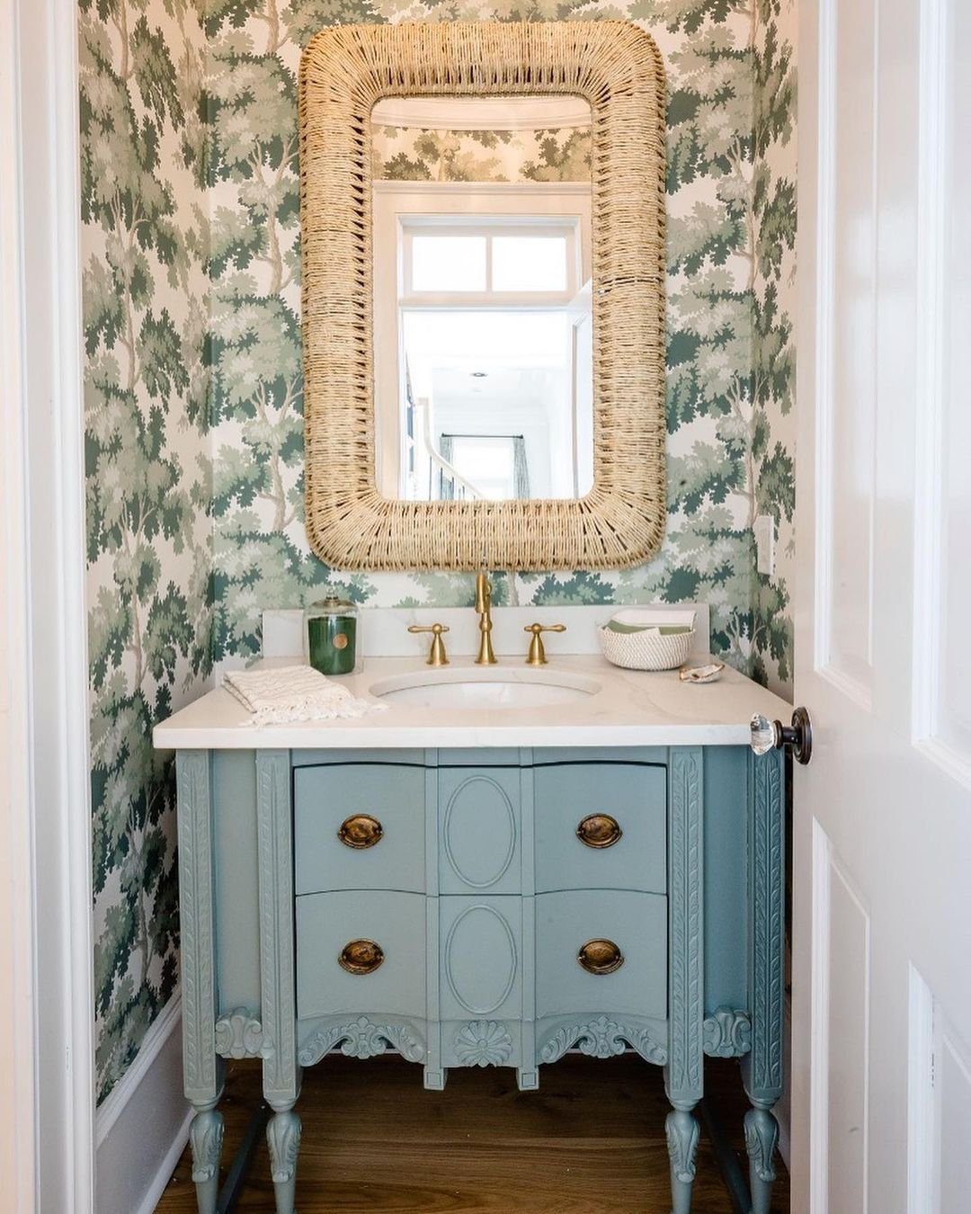 Coastal Bathroom Dreams: 25 Stunning Ideas for 2025! 20 Vintage Details With Coastal Warmth