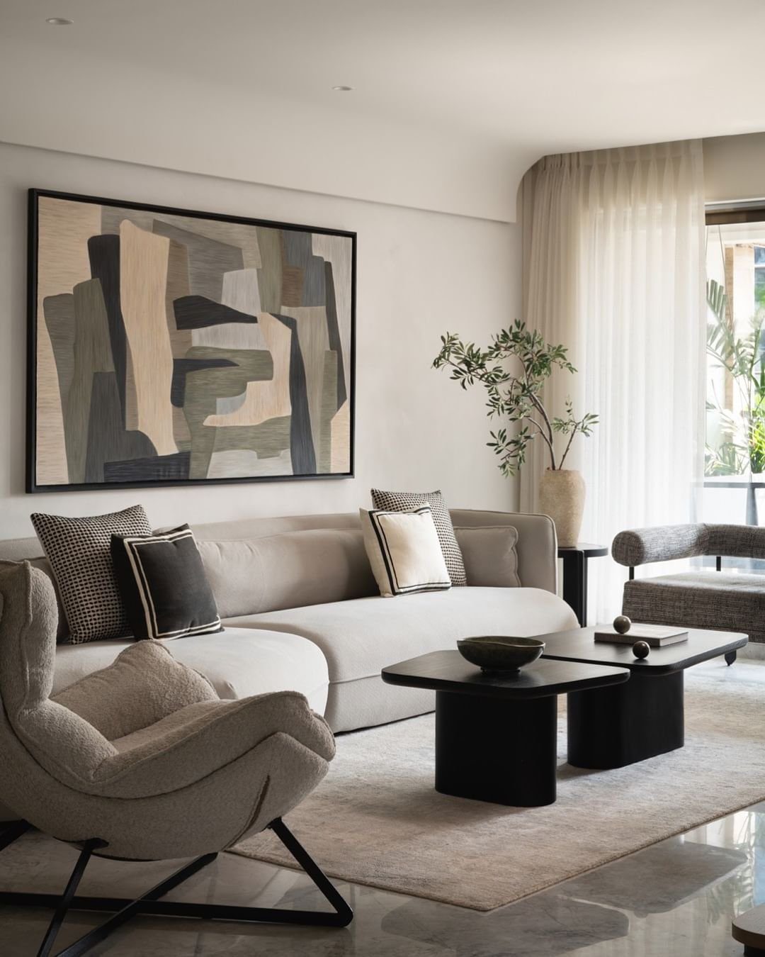 Stunning Black Accents: 3 Game-Changing Decor Tips 2025 1 Maintain Harmony with Black Accents