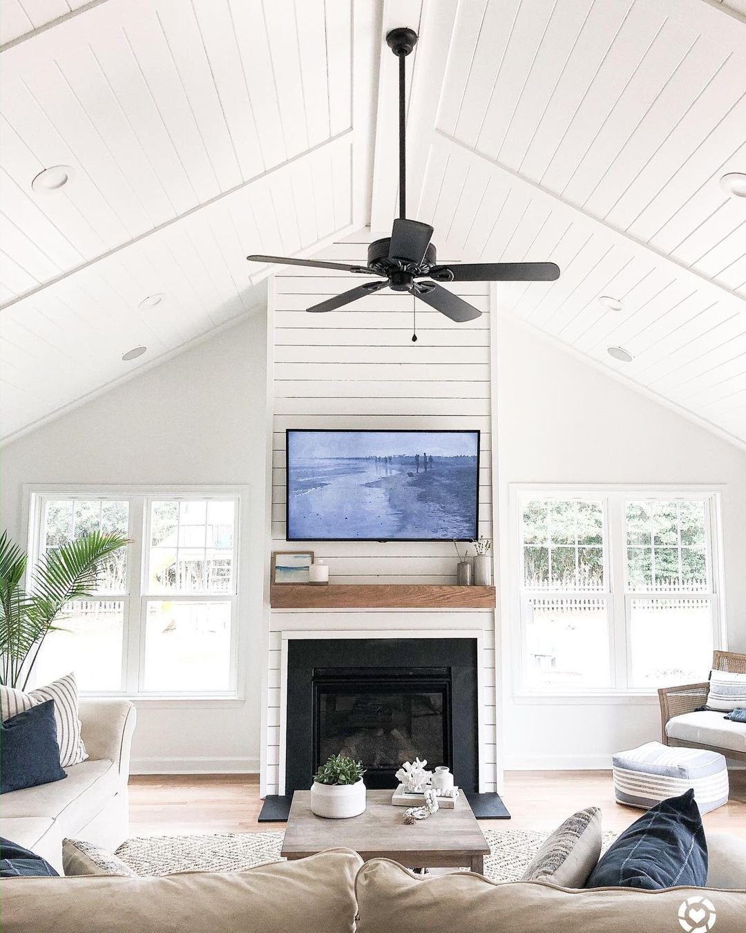 Stunning Black Accents: 3 Game-Changing Decor Tips 2025 2 Maintain Harmony with Black Accents