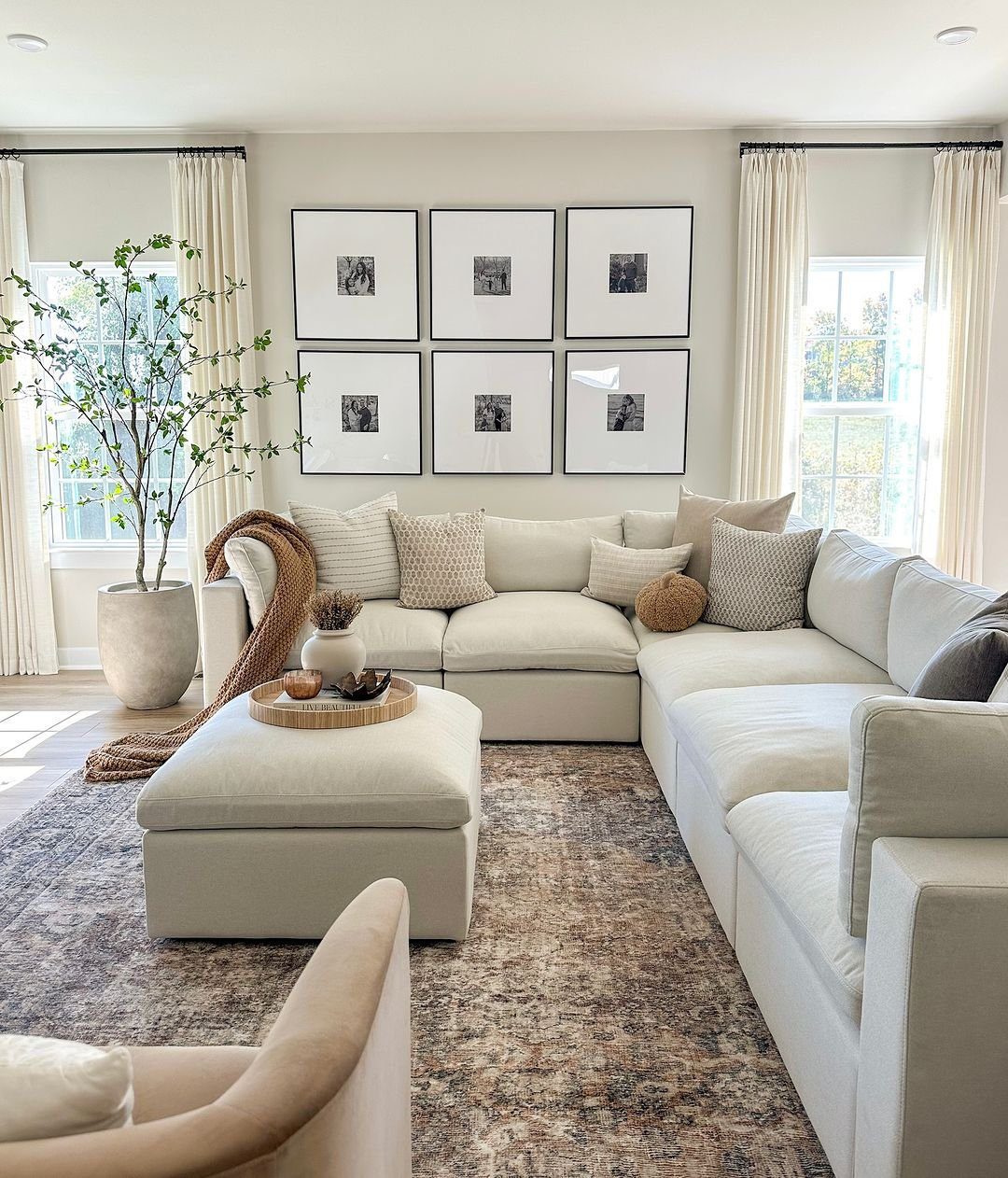 Stunning Black Accents: 3 Game-Changing Decor Tips 2025 4 Maintain Harmony with Black Accents