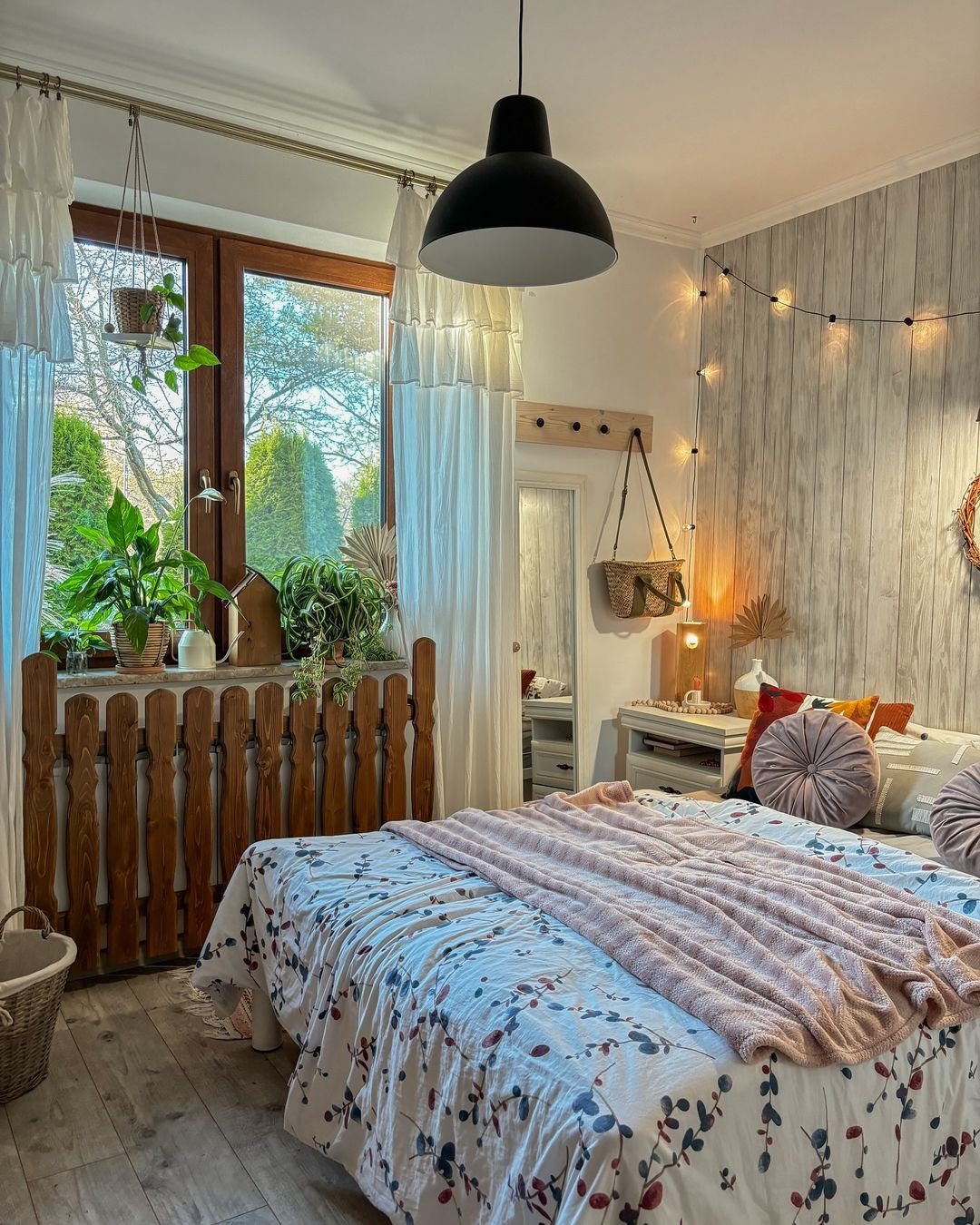 Experts Reveal: Mix Patterns Like a Pro in 2025! 1 Select a Unifying Colour Palette