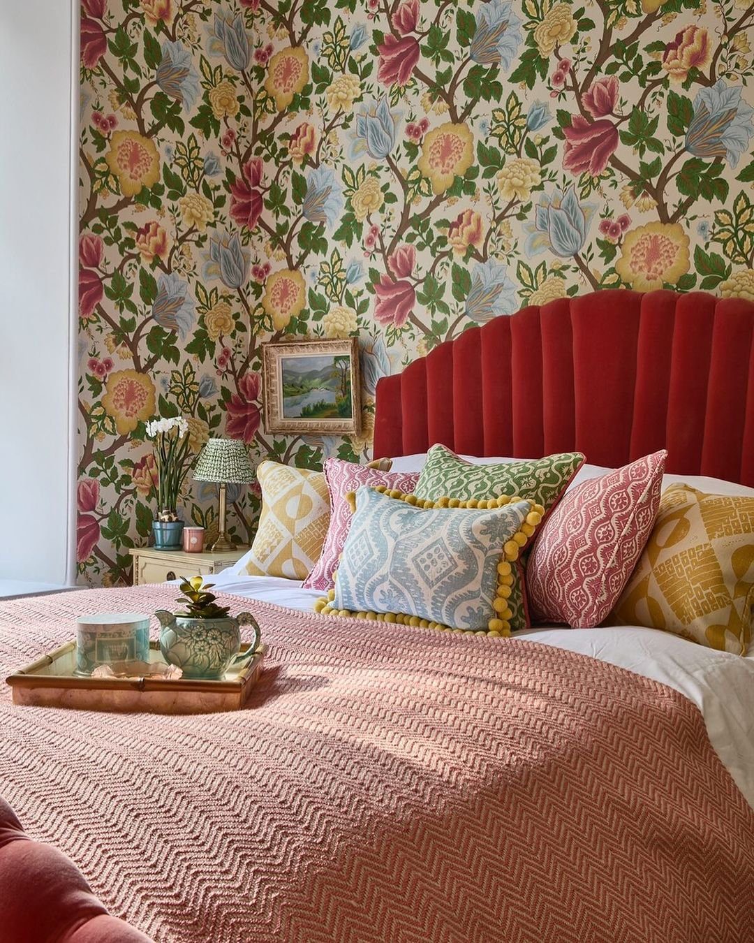 25 Mind-Blowing Dopamine Decor Bedroom Ideas for 2025! 18 Vintage Romance With Bold Florals