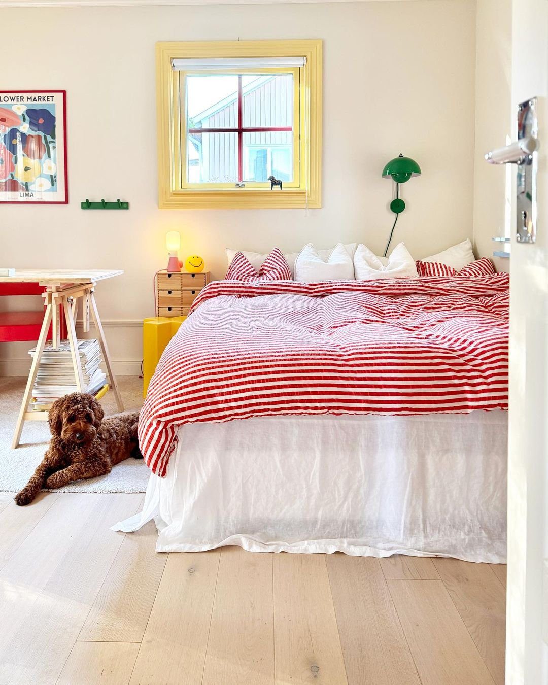 25 Mind-Blowing Dopamine Decor Bedroom Ideas for 2025! 23 23. Minimalist Style With Cheerful Pops Dream Home