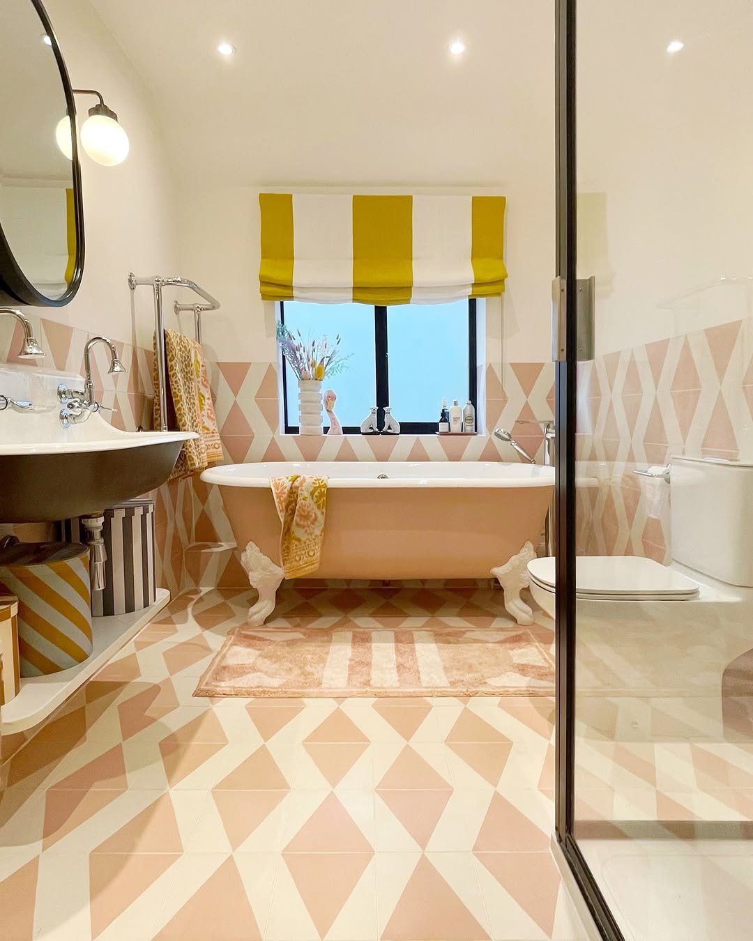 Shocking Paint Colors That Brighten Dark Rooms 2025! 9 10 Best Paint colors For Dark Rooms