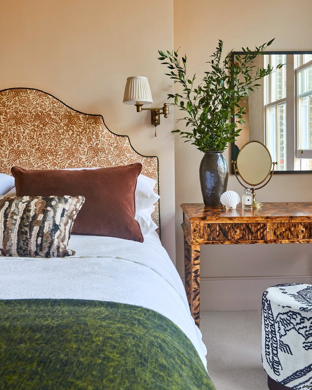 Shocking Paint Colors That Brighten Dark Rooms 2025! 8 10 Best Paint colors For Dark Rooms