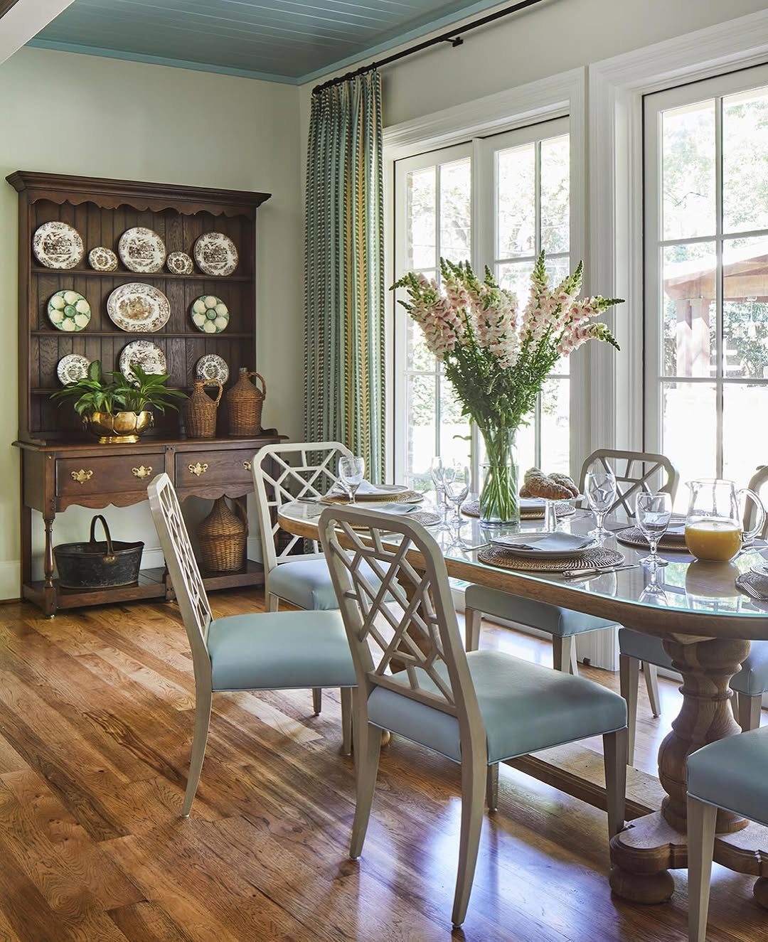 25 Jaw-Dropping Dining Room Curtains for 2025 15 word image 39955 16