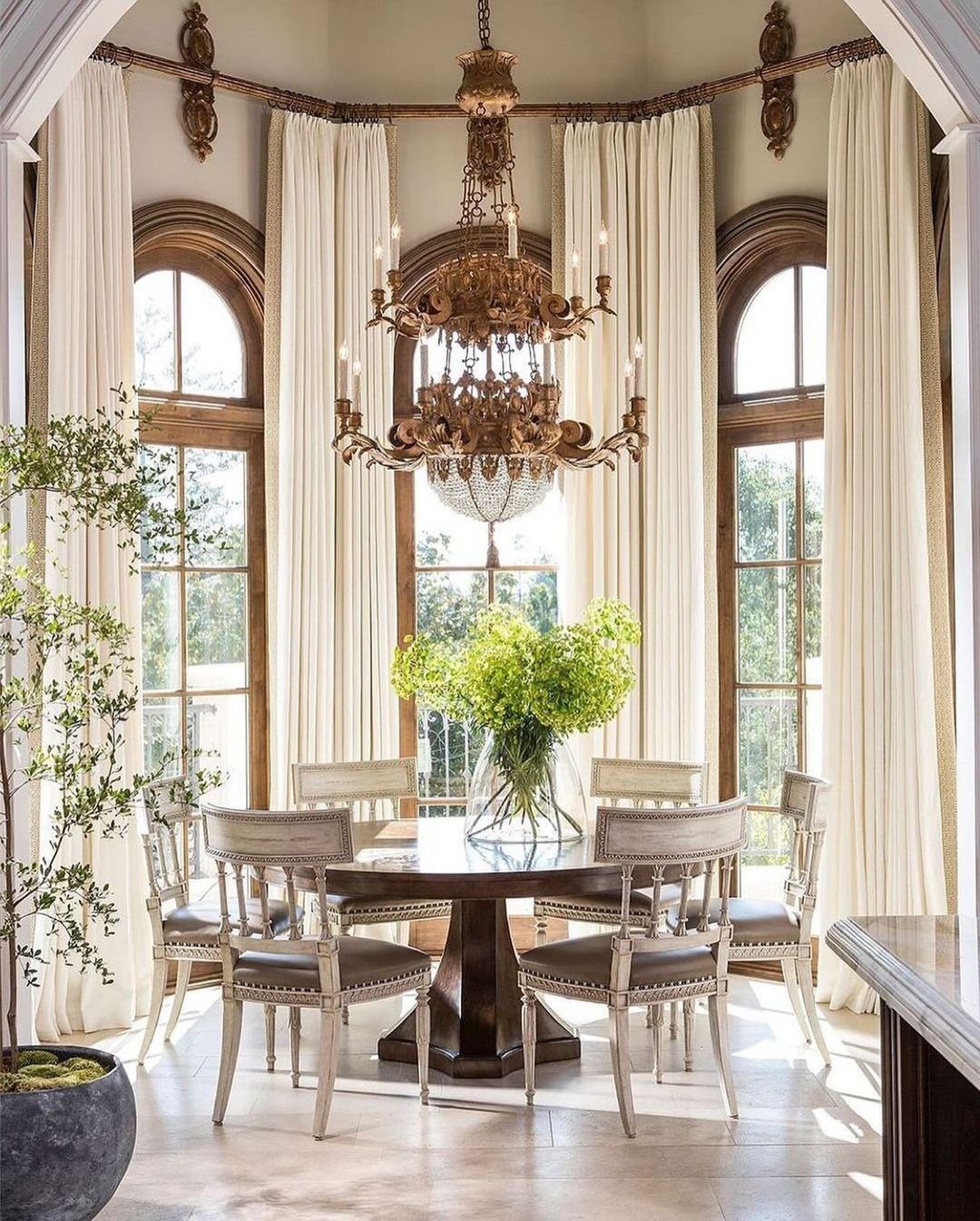 25 Jaw-Dropping Dining Room Curtains for 2025 7 word image 39955 8