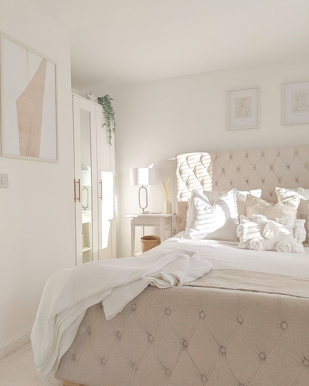 Dreamy Beige Bedrooms That Stun in 2025 19 word image 39956 20