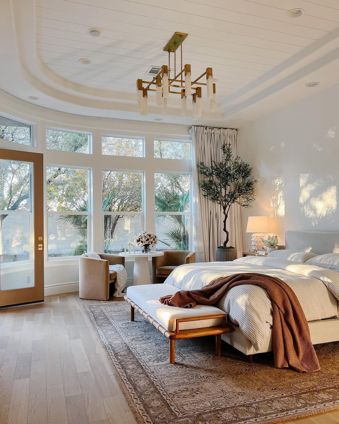 Dreamy Beige Bedrooms That Stun in 2025 3 word image 39956 4