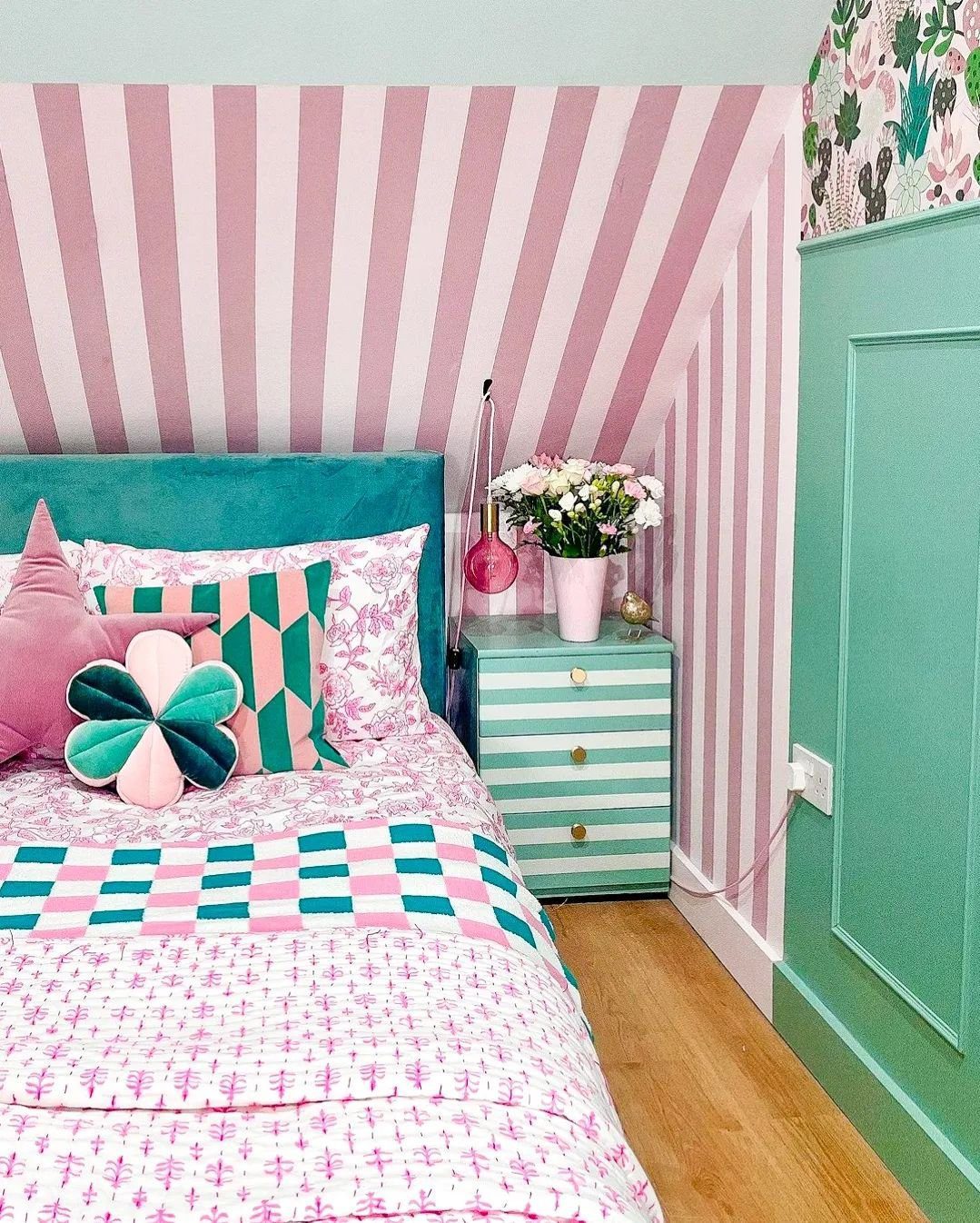 25 Dreamy Pastel Bedrooms You Need in 2025! 22 word image 39967 23