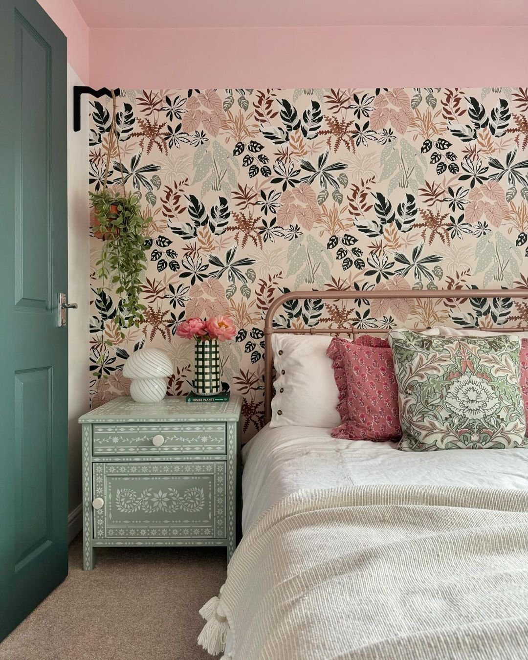 25 Dreamy Pastel Bedrooms You Need in 2025! 24 word image 39967 25