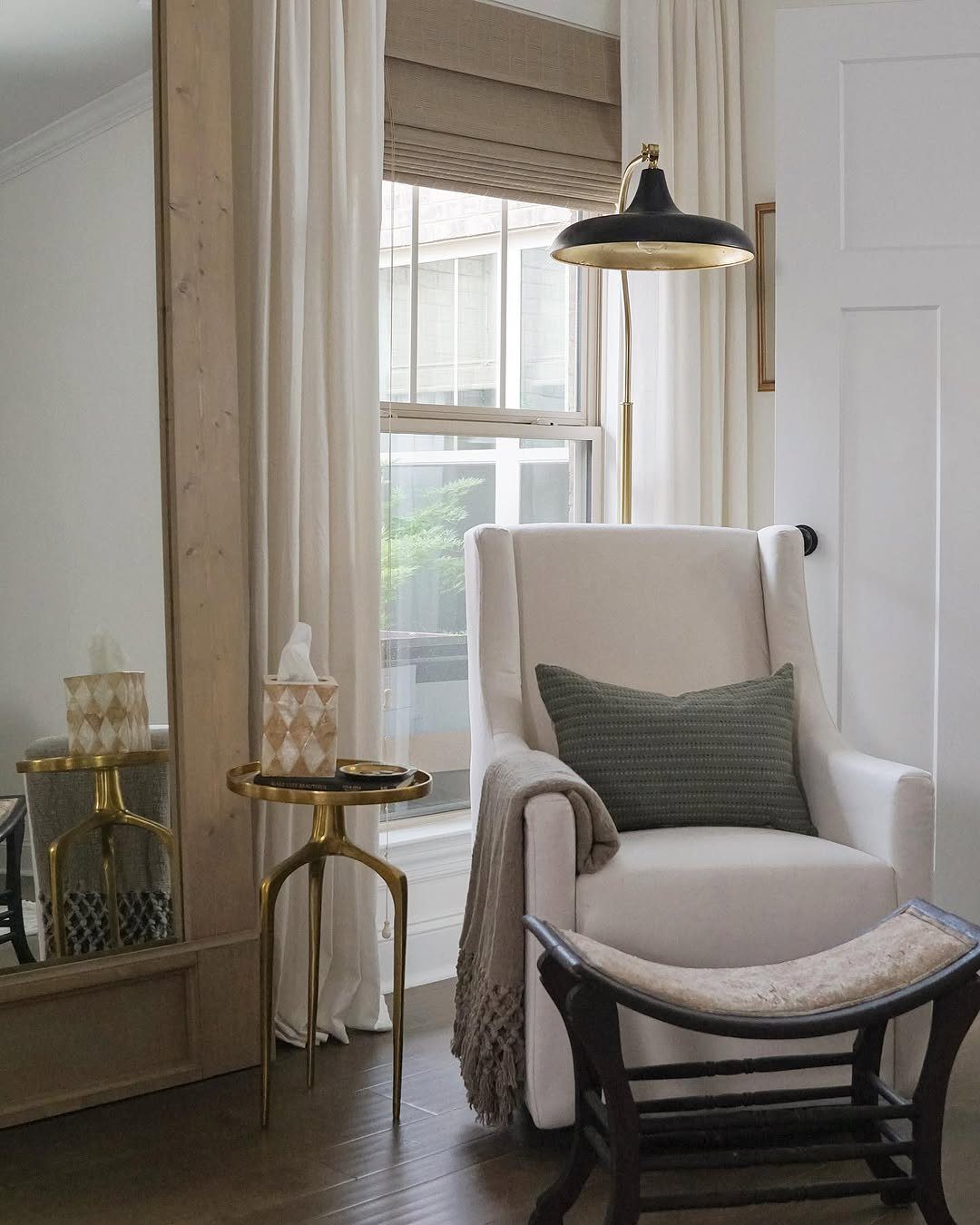 Dreamy Bedroom Corners That'll Make You Swoon in 2025 12 Modern Comfort With Timeless Style