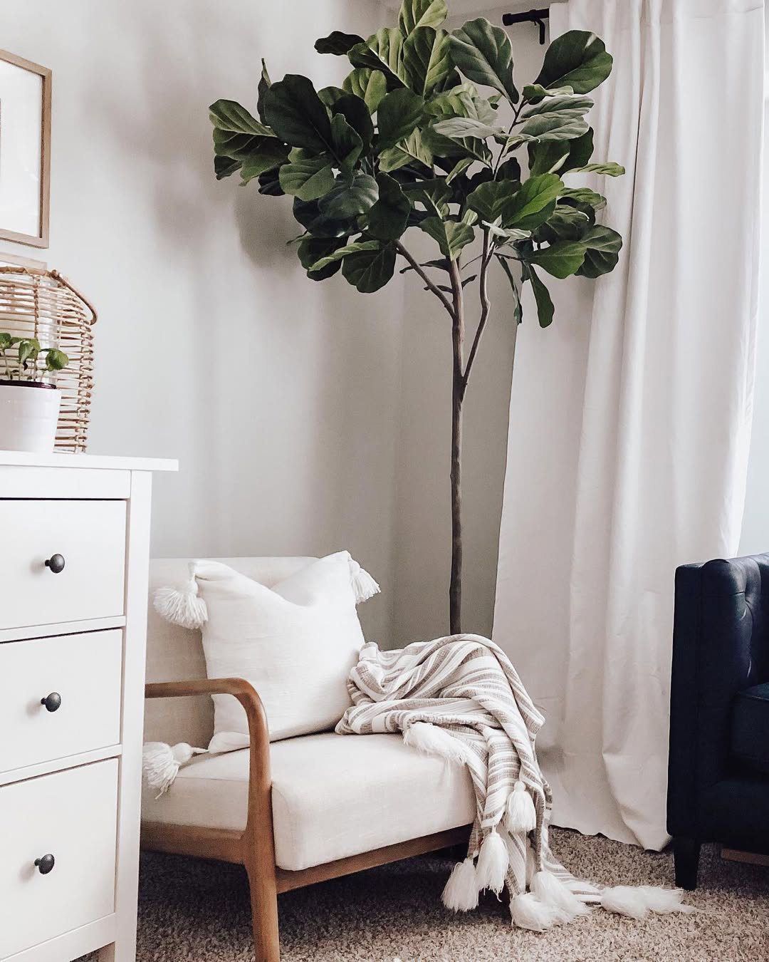 Dreamy Bedroom Corners That'll Make You Swoon in 2025 17 word image 40372 18