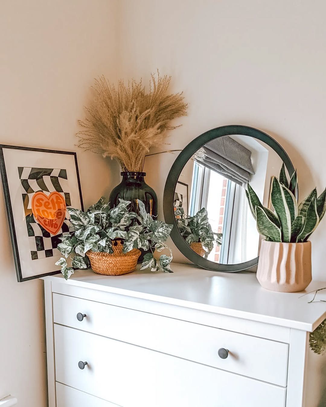 Dreamy Bedroom Corners That'll Make You Swoon in 2025 3 Eclectic Charm With Natural Accents