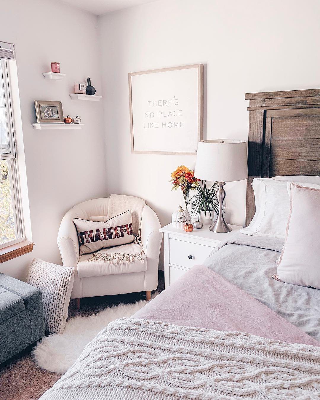 Dreamy Bedroom Corners That'll Make You Swoon in 2025 7 Cozy Comfort With A Personal Touch